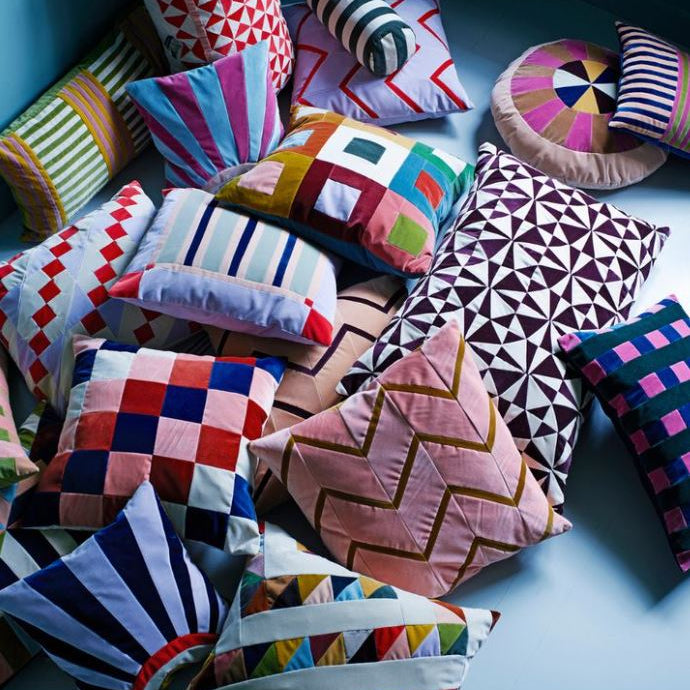 CUSHION-SUSAN-55X55-VELVET-CARAMEL/D.WHITE/D.BLUE