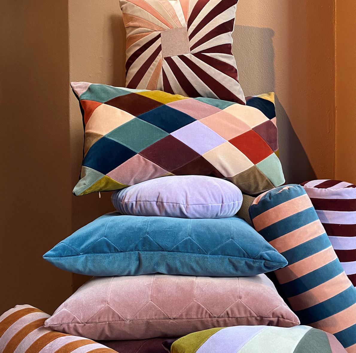 CUSHION-CAMILLE 55x55cm VELVET-PALE BLUE