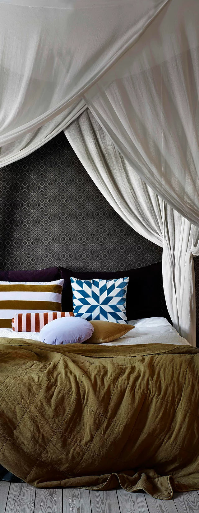 CUSHION-LILY 55x55CM VELVET-DARK RED/BLUSH