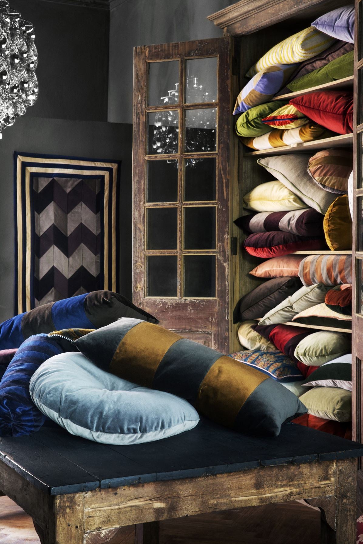 CUSHION-ANNELI VELVET-CARAMEL/PALE BLUE