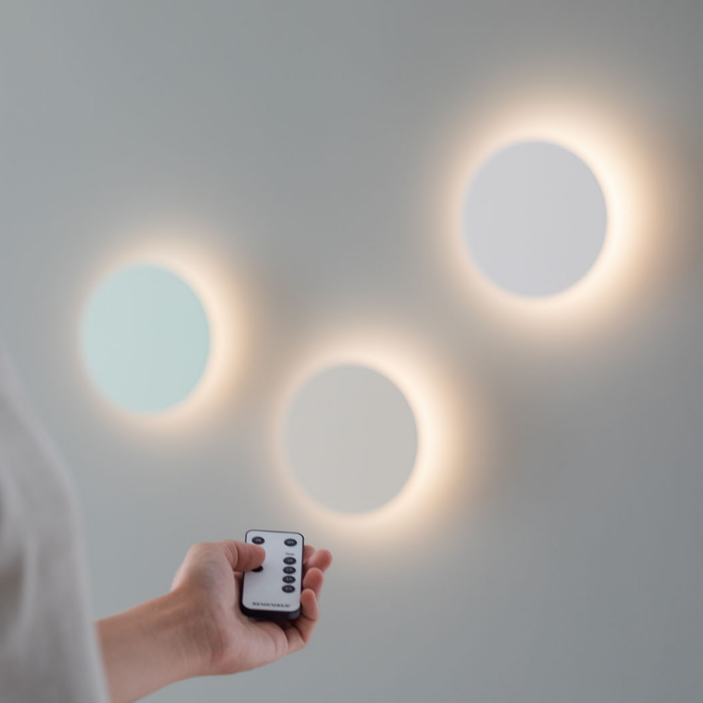 WALL LAMP-DOT-WHITE