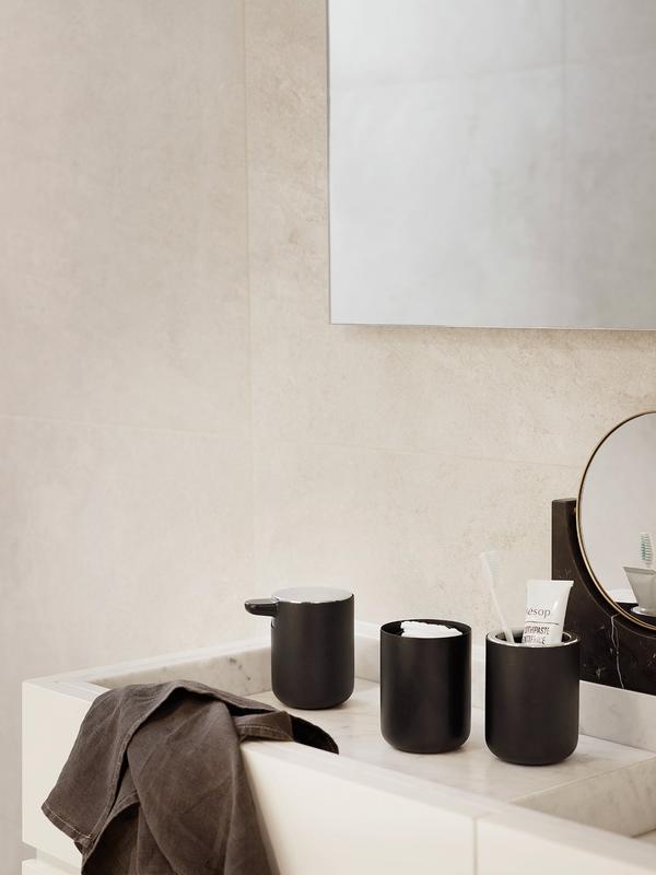 SOAP PUMP-WALL IN-BLACK