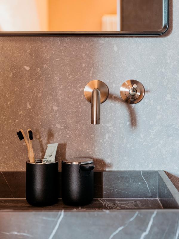 TOOTHBRUSH HOLDER-BLACK