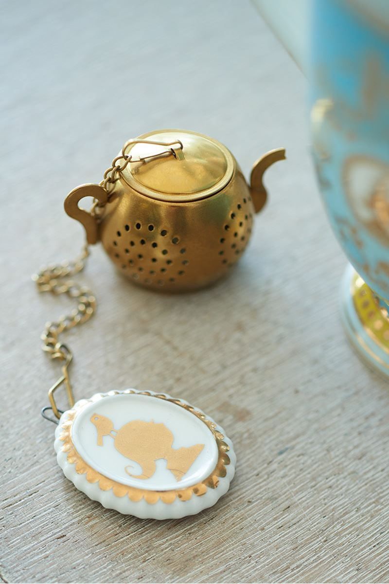 TEA INFUSER-MEDALLION ROYAL WHITE