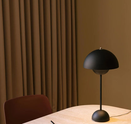 TABLE LAMP-FLOWERPOT VP3-MATT BLACK