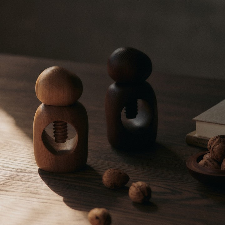 NUT CRACKER-CAIRN NUT CRACKER-DARK BROWN OAK