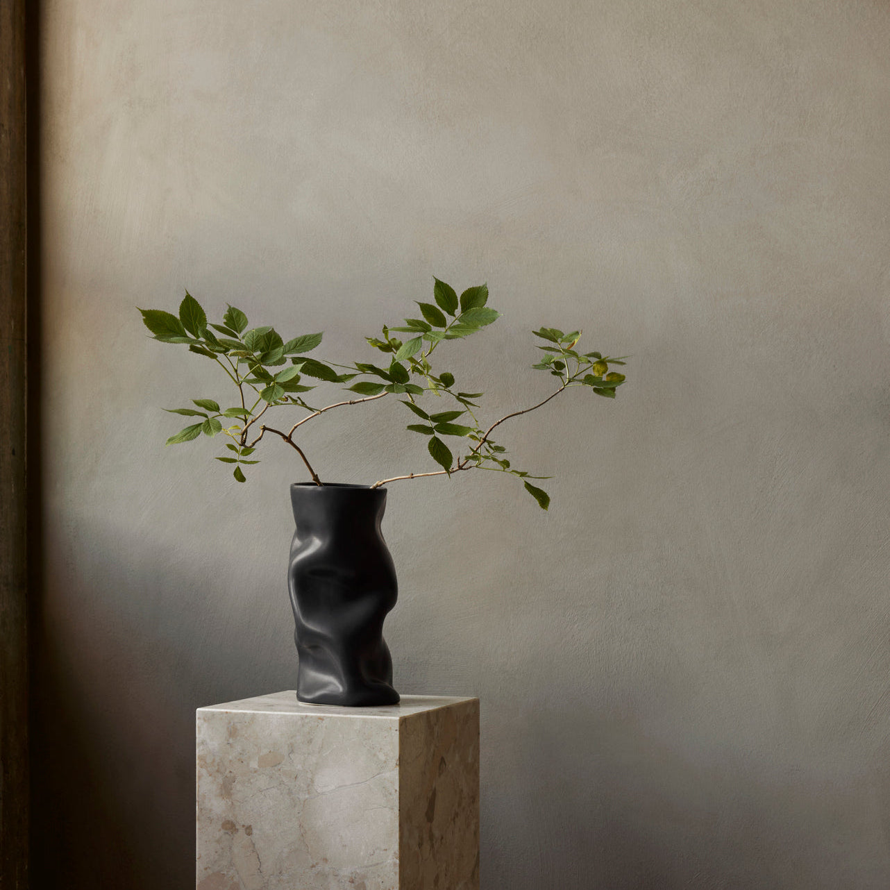 VASE-COLLAPSE 30-BLACK