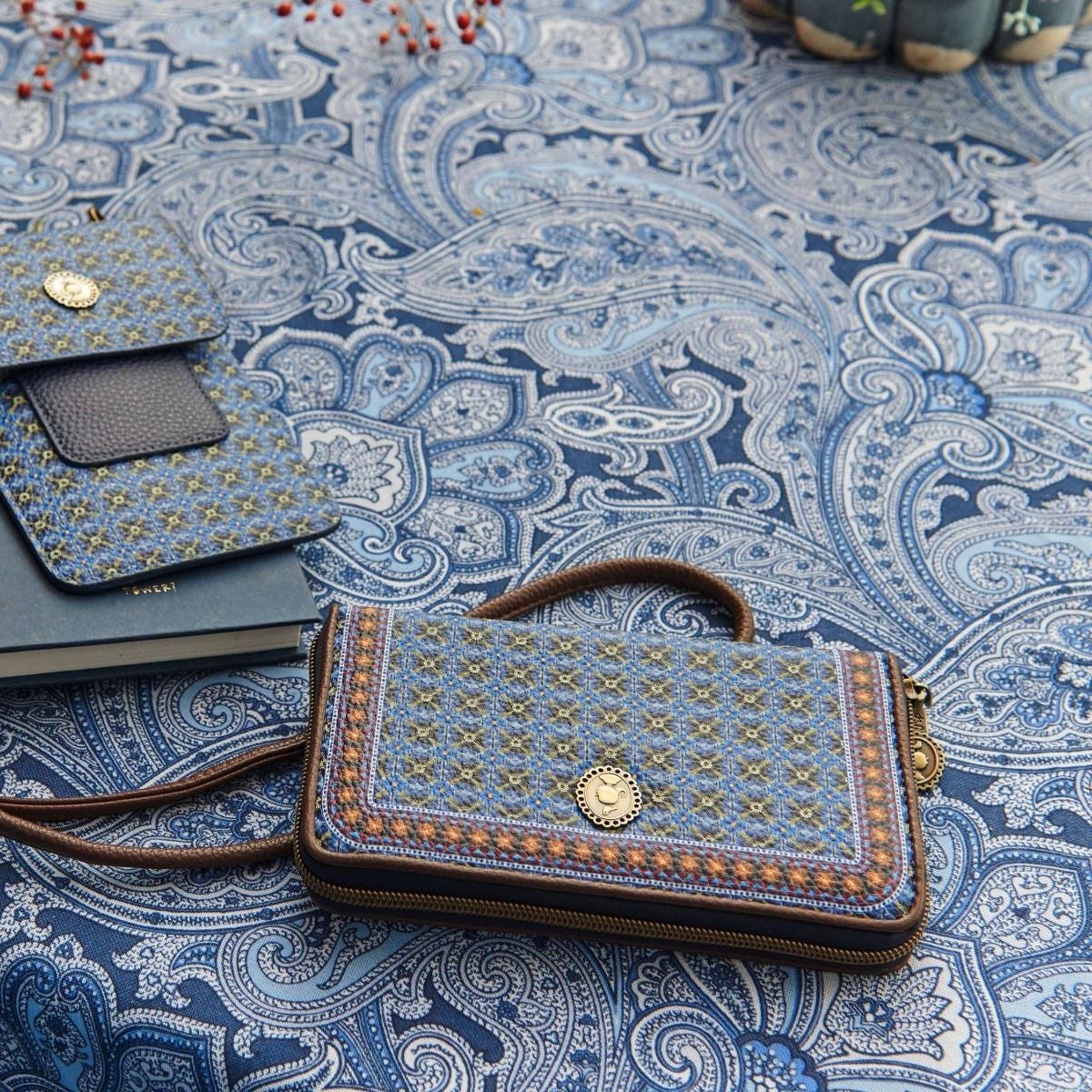 WALLET-CLOVER-BLUE