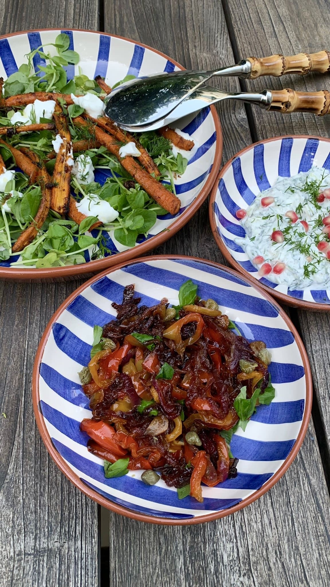 BOWL-SEGMENT LARGE SALAD BOWL-BLUE