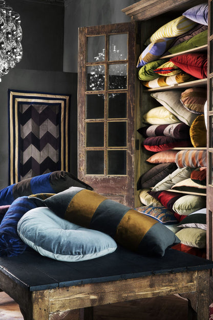 CUSHION-ANNELI VELVET-CARAMEL/PALE BLUE