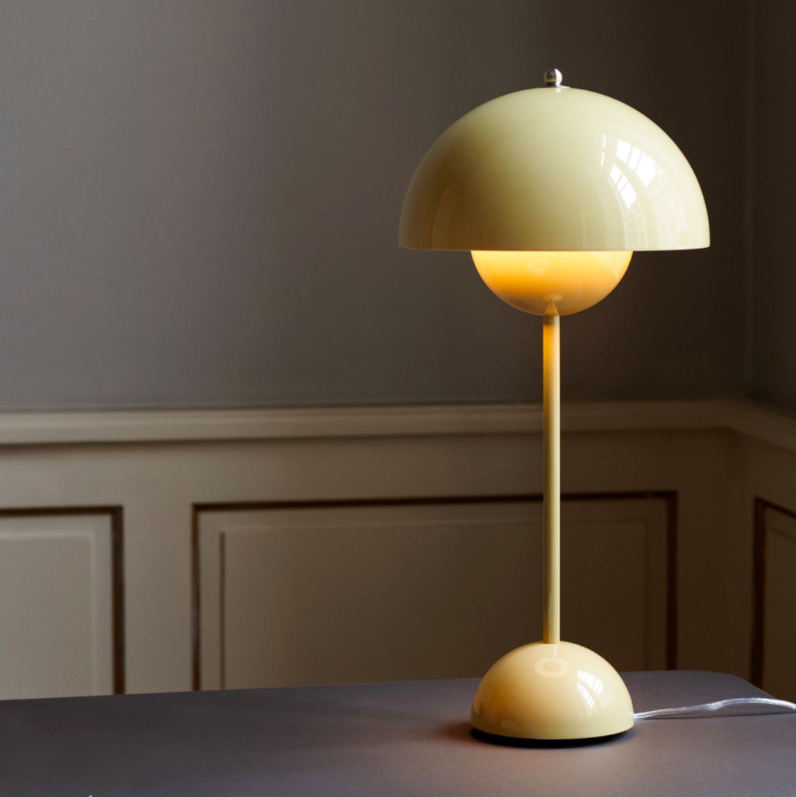 Flowerpot Table Lamp-VP3-Pale Sand