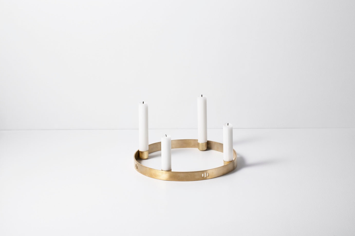 CANDLE HOLDER CIRCLE-SMALL BRASS