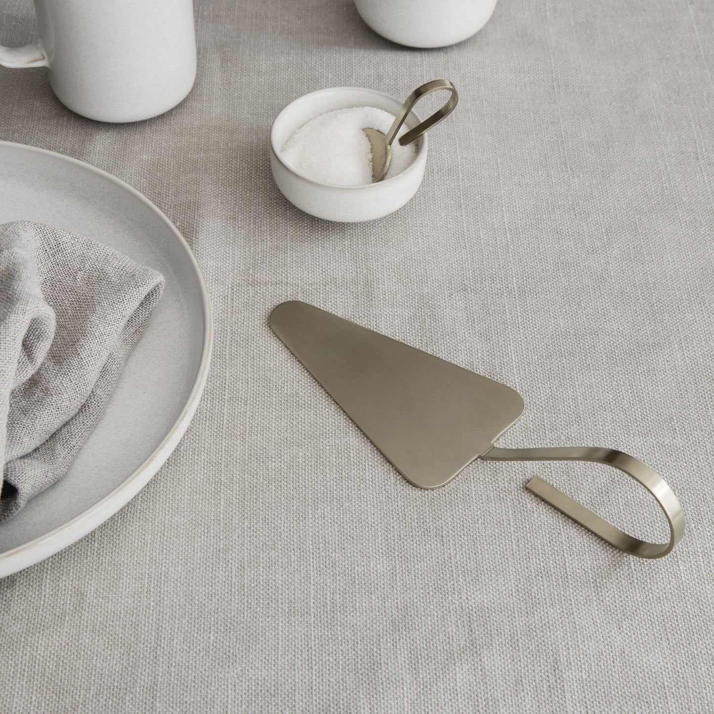 Fein cake server - Brass, HOME DECOR, FERM, - Fabrica