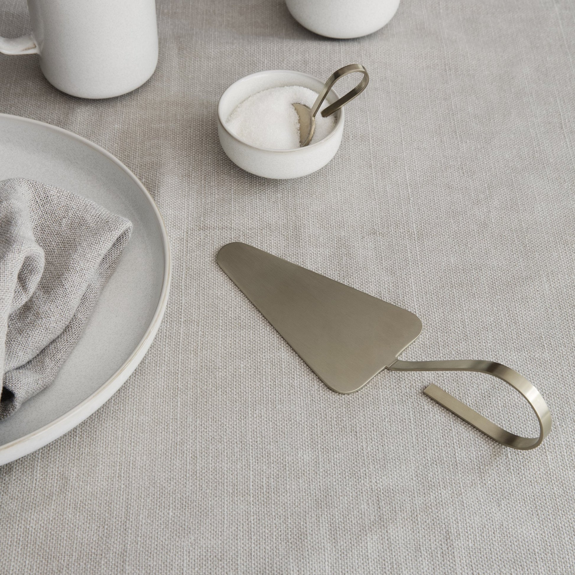 Fein cake server - Brass, HOME DECOR, FERM, - Fabrica