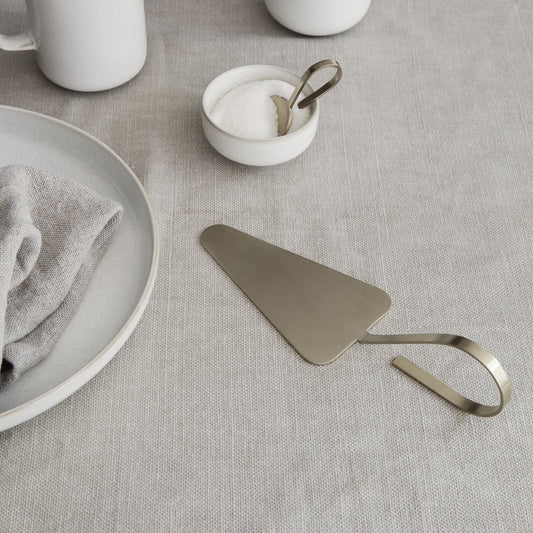 Fein cake server - Brass, HOME DECOR, FERM, - Fabrica